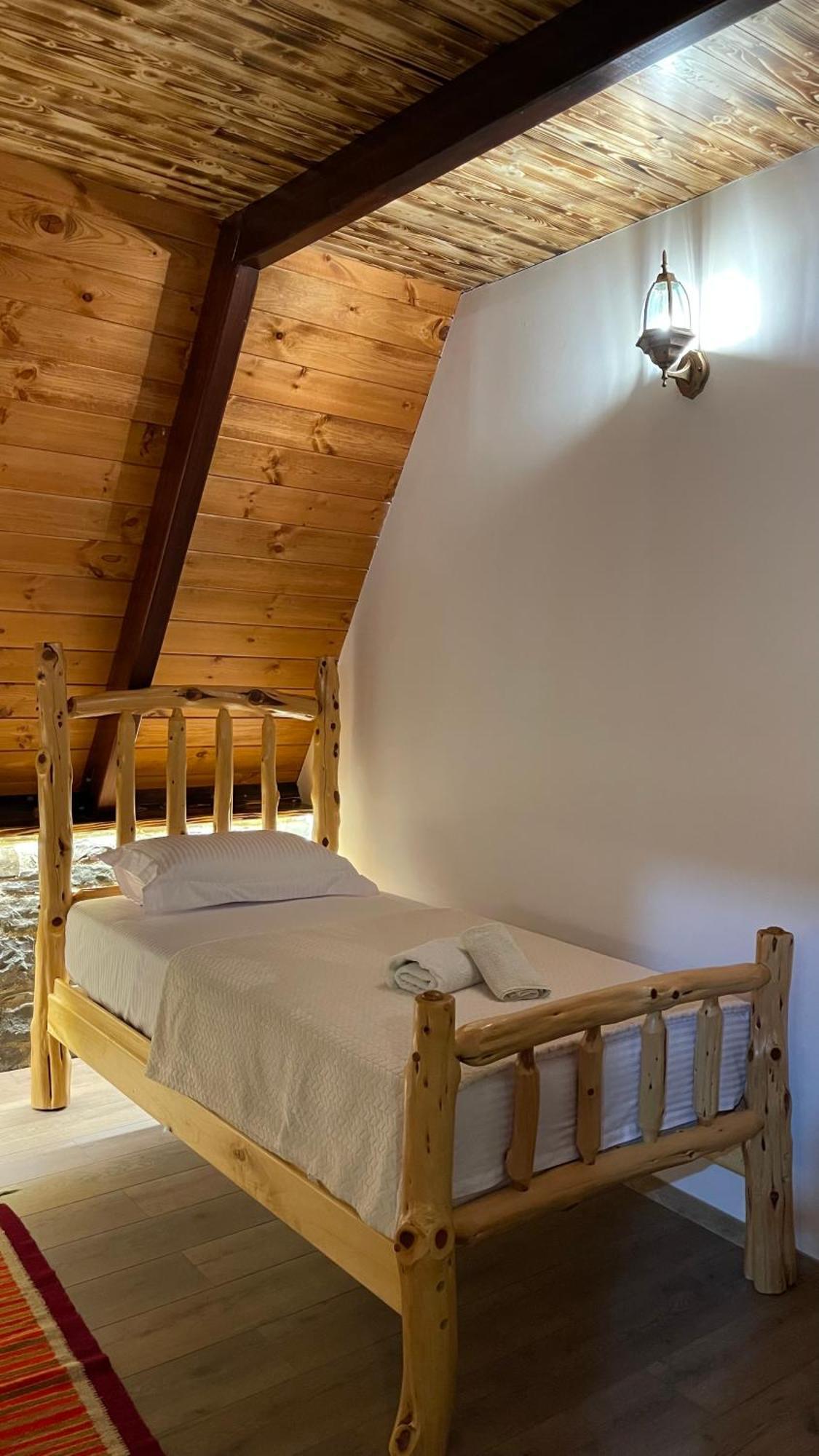 Bed & Breakfast Bujtina Fati Art